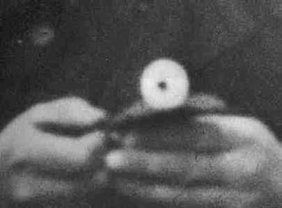Nahaufnahme von Yvonne-Aimée Bild der blutgetränkten Hostie (1941)